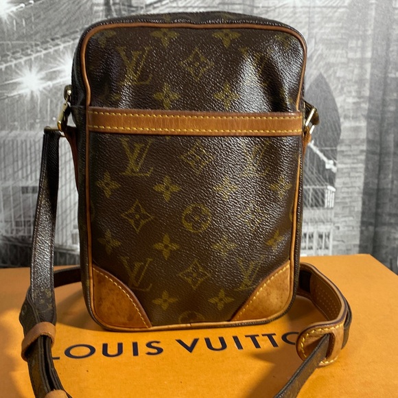 Authentic Louis Vuitton Danube Monogram Crossbody Messenger Bag - Picture 4 of 16